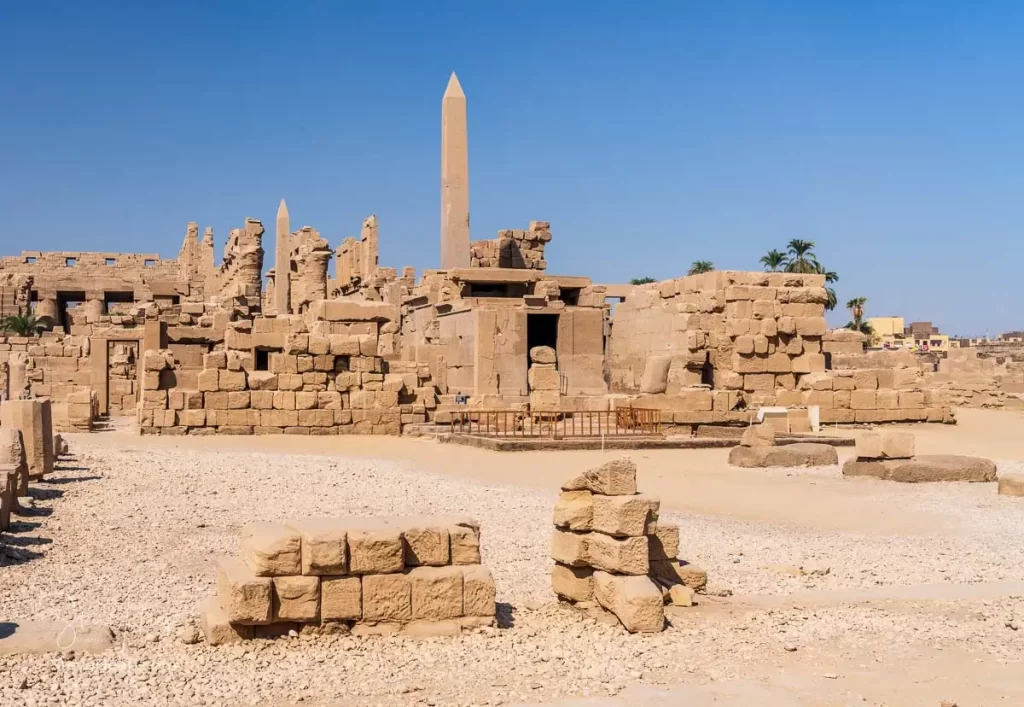 Looking back towards the main temple area. I did remove a couple of people from the photo, but it wasn't crowded at all